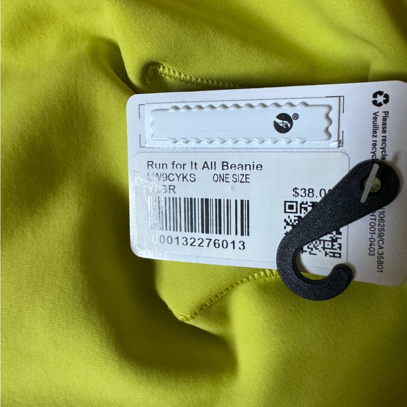NWT Lululemon Run for It All Beanie Yellow Serpentine $38 original price - Picture 3 of 7